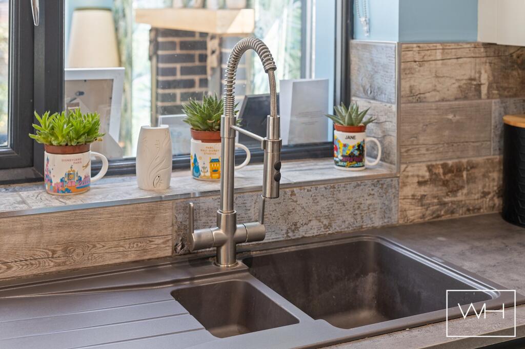 16 Chepstow Gardens,