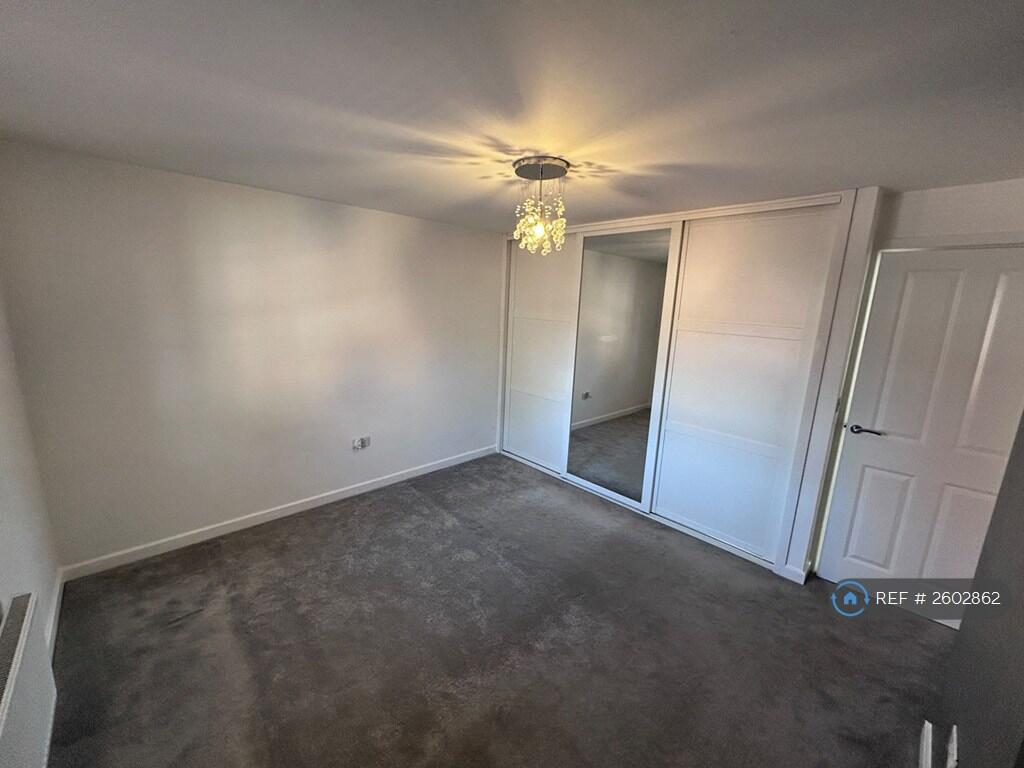 Main Bedroom With En-Suite 