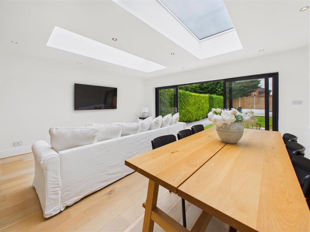 Living/Dining Area