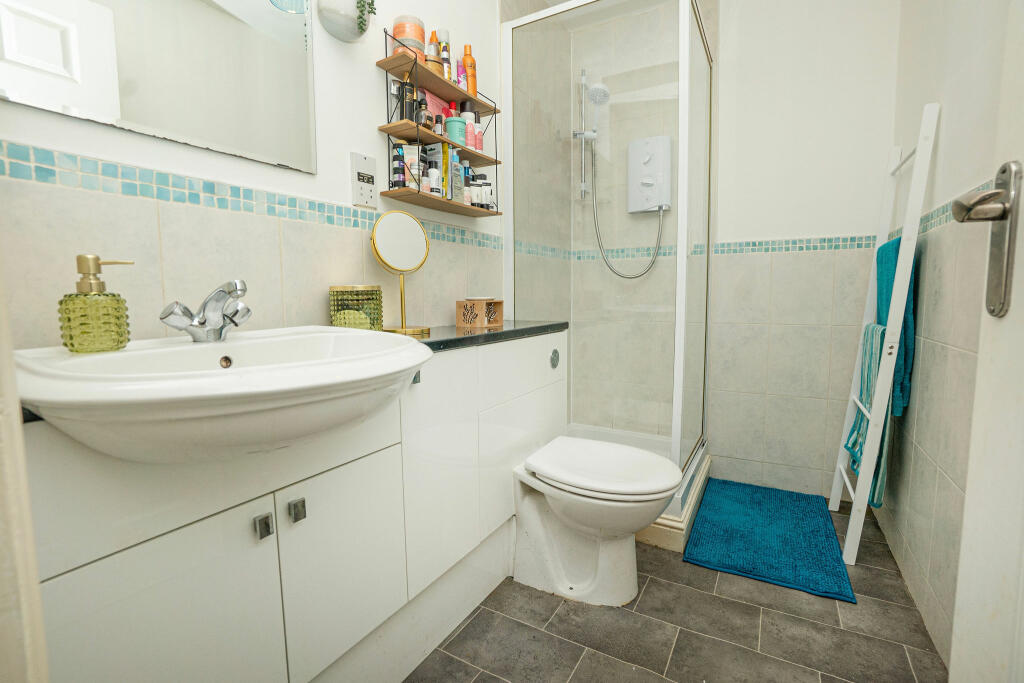 BF CowWynd_Ensuite_1