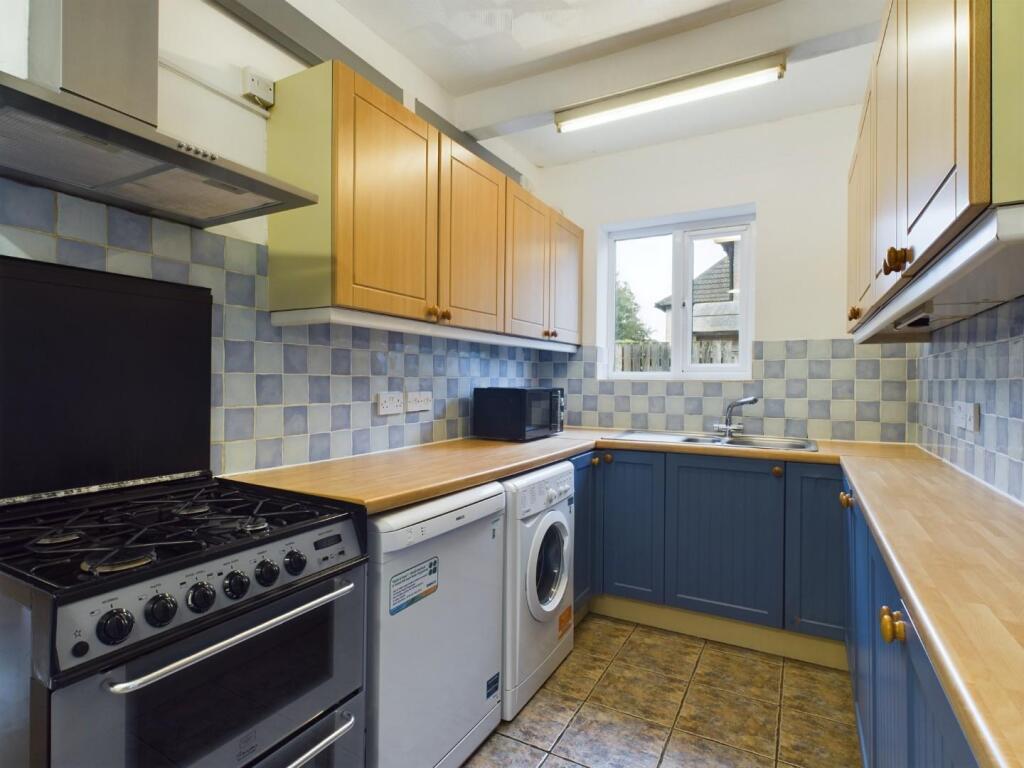 PR0405-STILL013.jpg