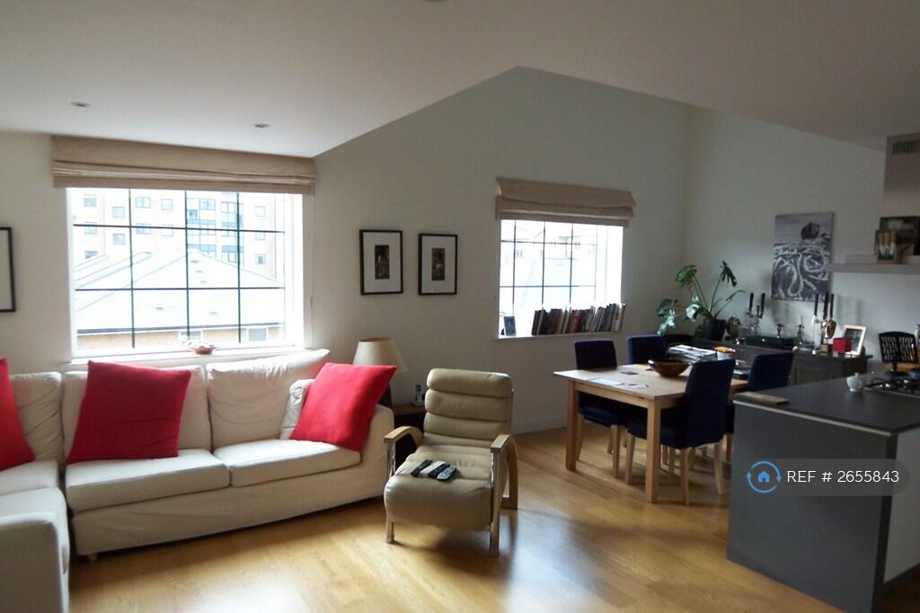 Living / Dining Area