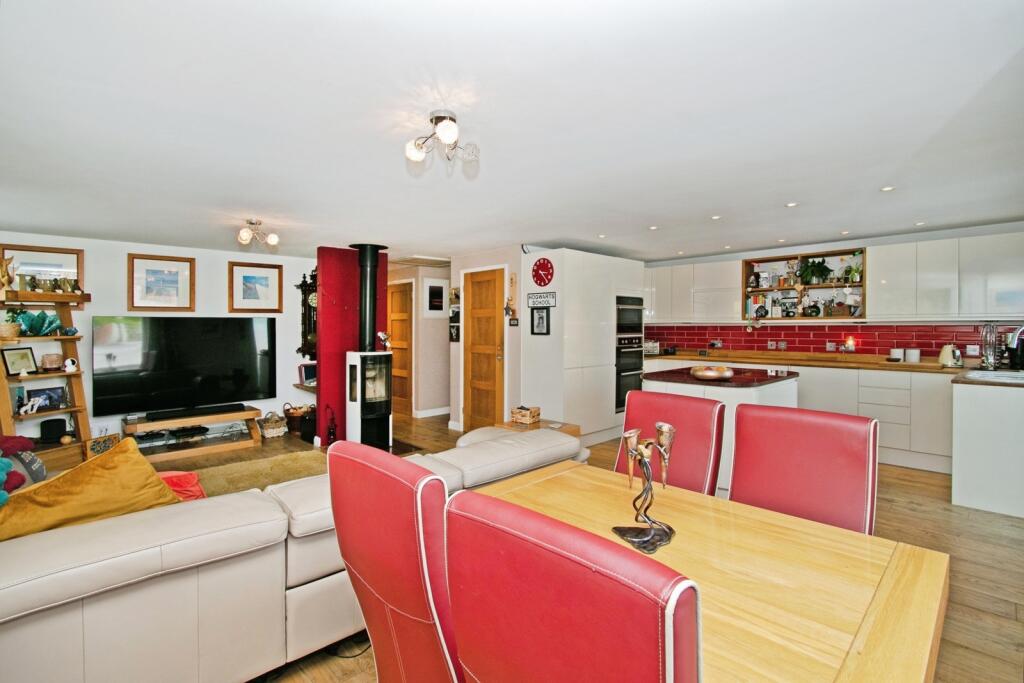 Open Lounge/diner