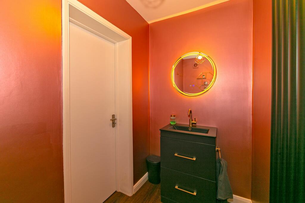 W/C / Cloakroom