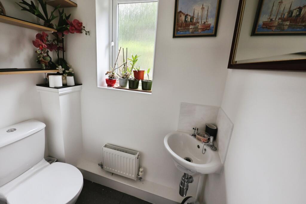 pbox-bathroom-333400.JPG