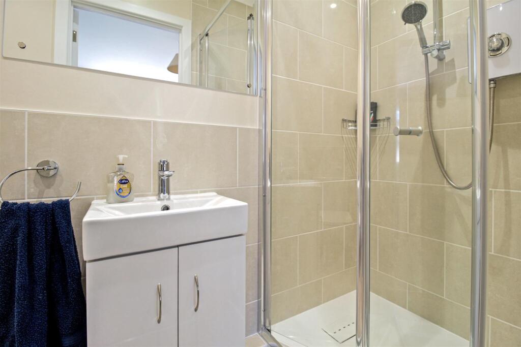 Glynde Close, 6-010.jpg