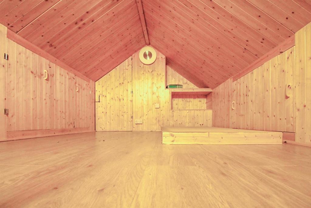 LOFT ROOM.jpg