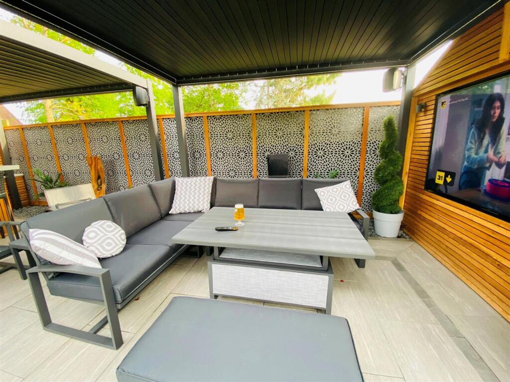 ENTERTAINING AREA