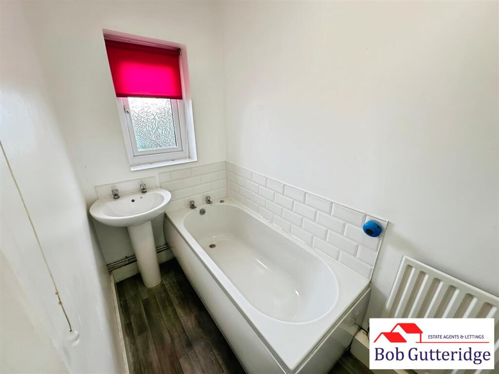 GROUND FLOOR BATHROOM