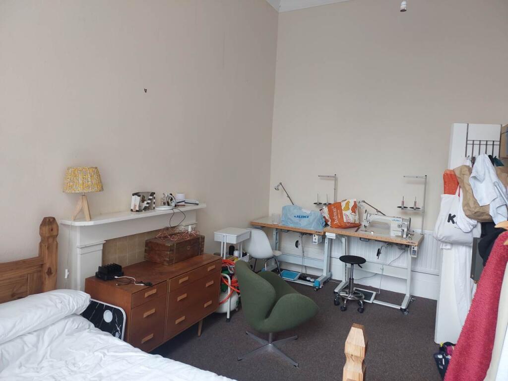 Master bedroom (2)