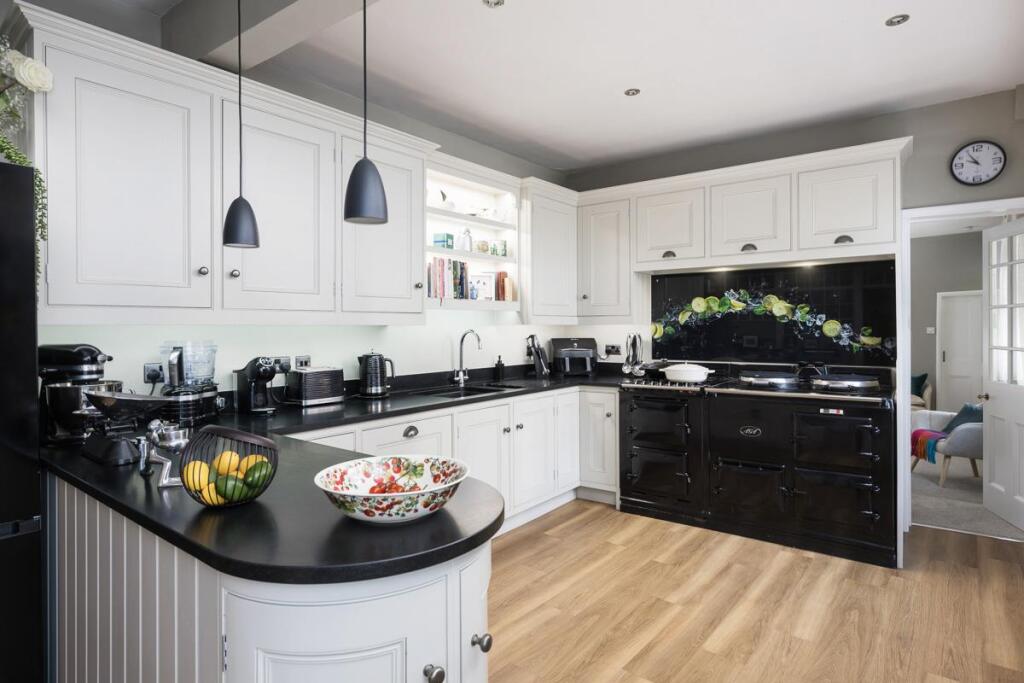 Furlong House, 220 Mount Vale_NEW-05_LowRes.jpg