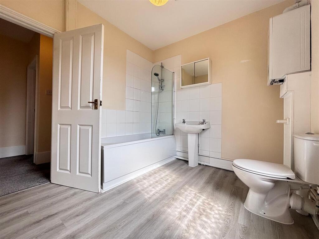 bathroom1.jpg