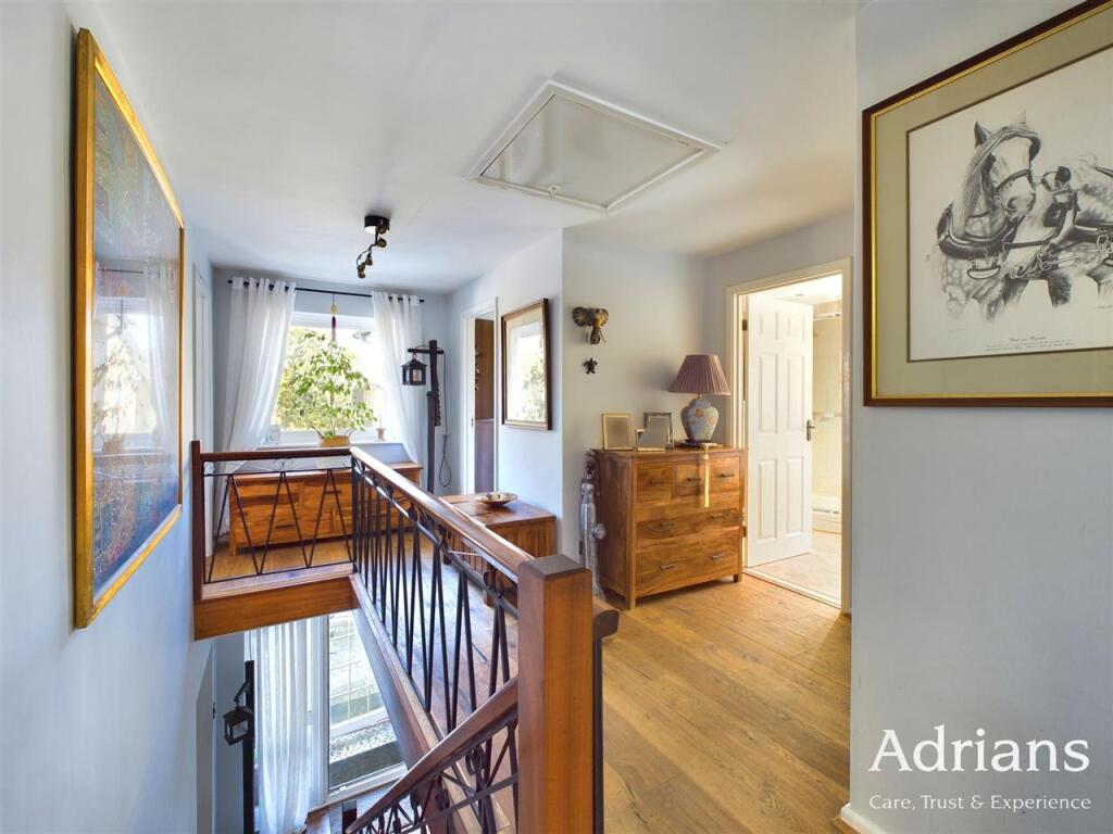 FIRST FLOOR LANDING
