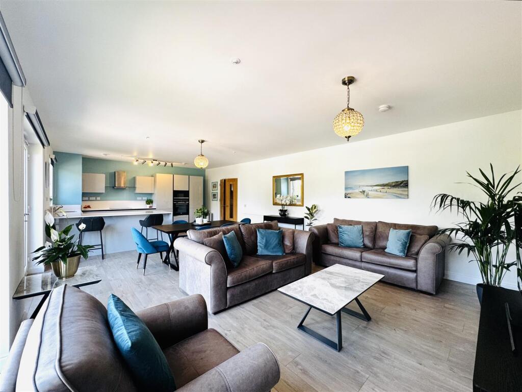 Lounge/Diner/Kitchen