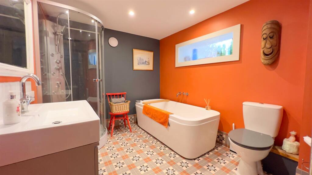 Downstairs bath.jpg