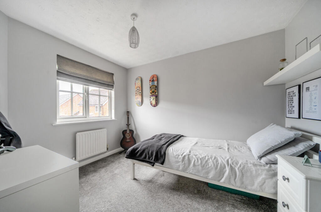 1346585-4-68b983a...