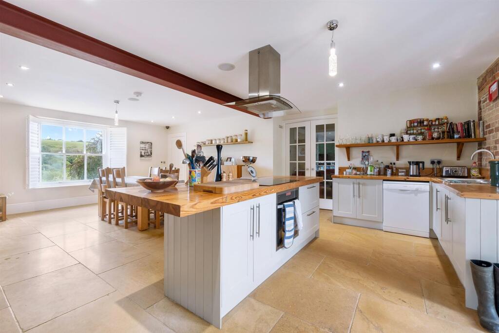 Page 4 right top 2 columns wide RoncombeFarm.27.jp