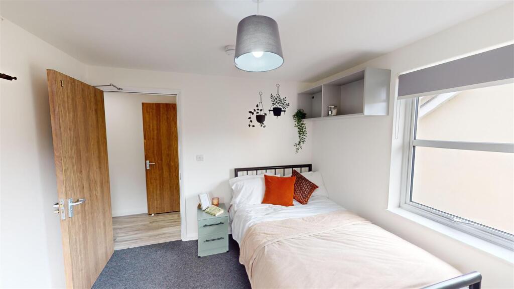 Flat-3-8-Piccadilly-Place-Bedroom-1.jpg