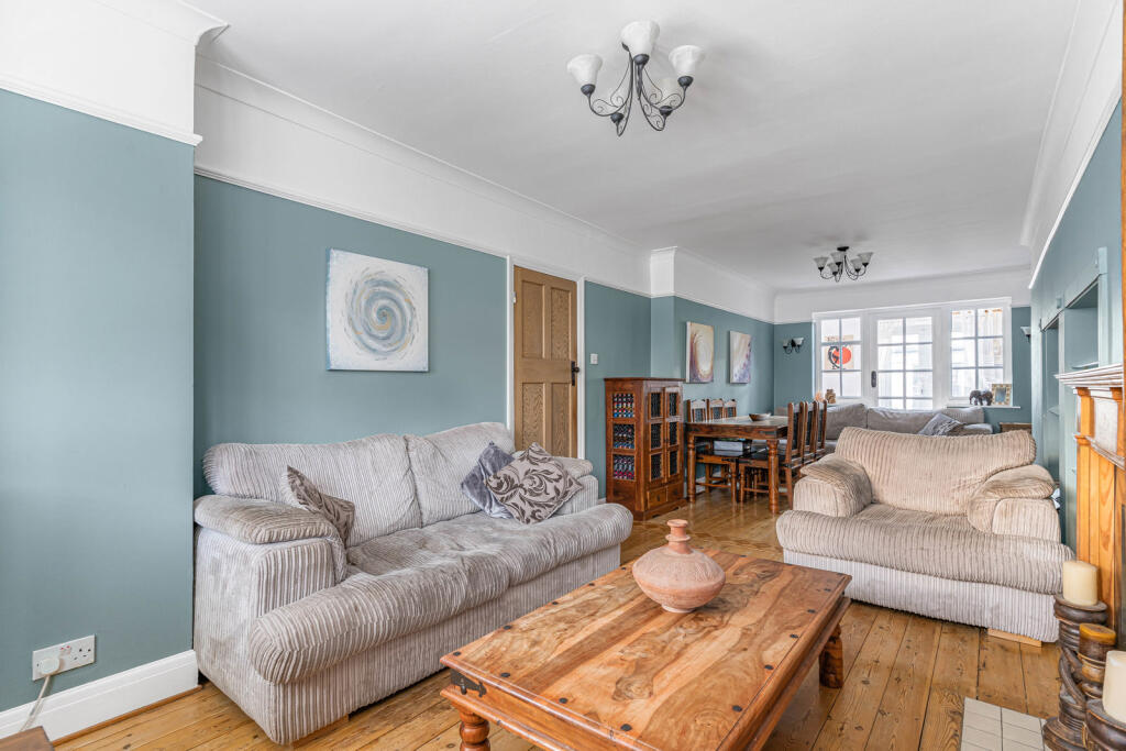 Hurstdene Avenue, Staines-upon-Thames, Surrey, TW18