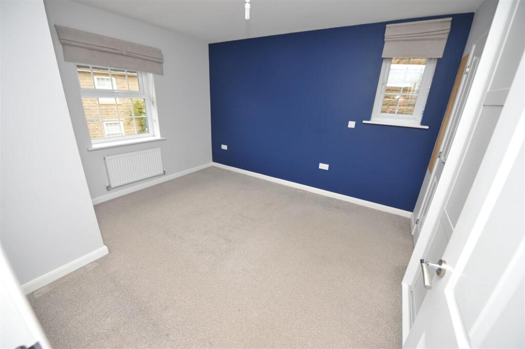 Master Bedroom [1].JPG