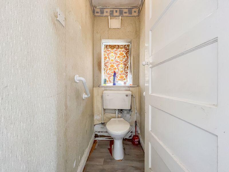 FIRST FLOOR WC