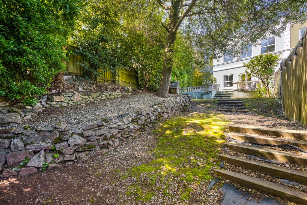 A07 - The Hamptons, Torquay - 250429.jpg