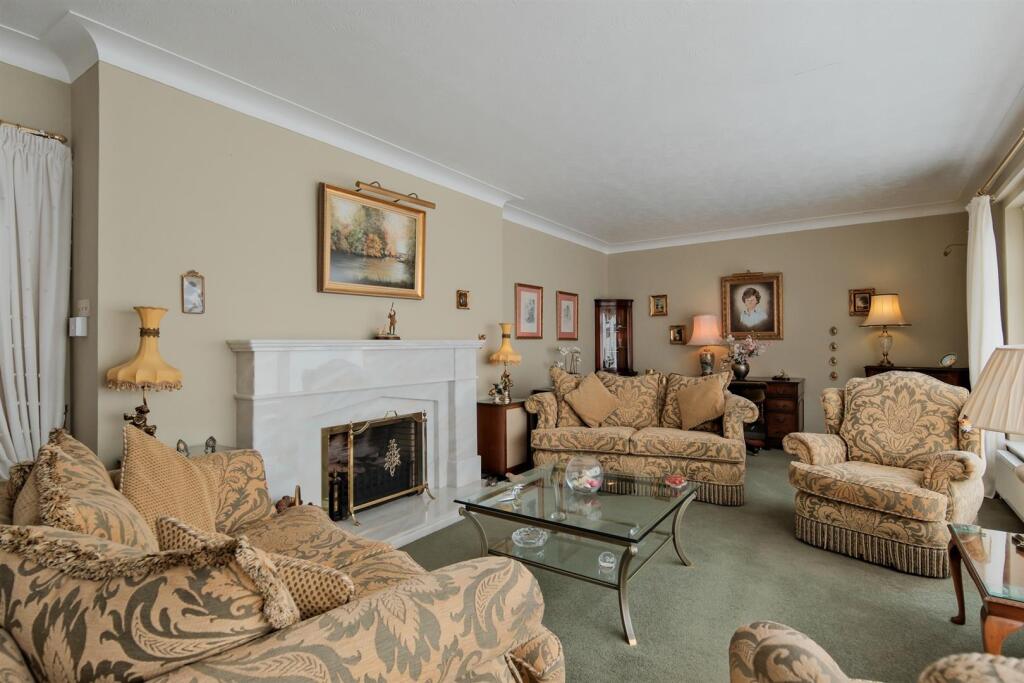 015-45 Station Road Carluke, ML8 5AD.jpg
