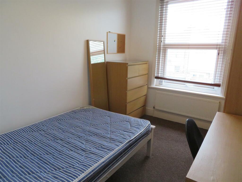 103 Manners Bed5.JPG