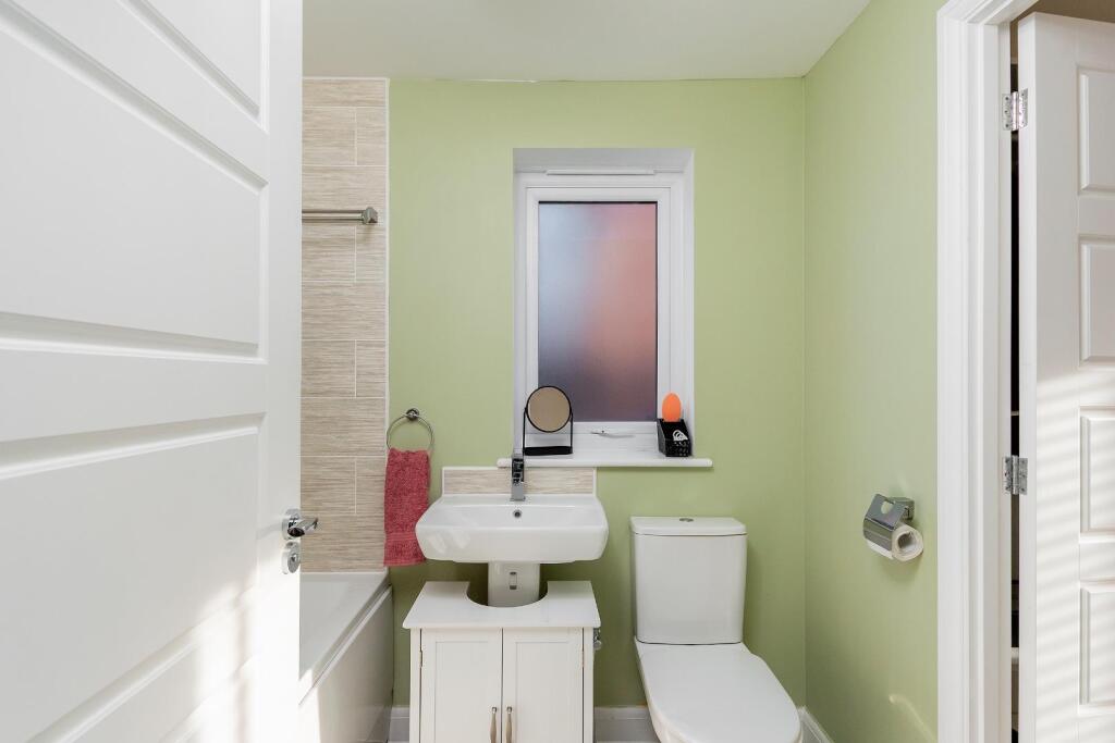 0M8RFP - Bathroom C.jpg