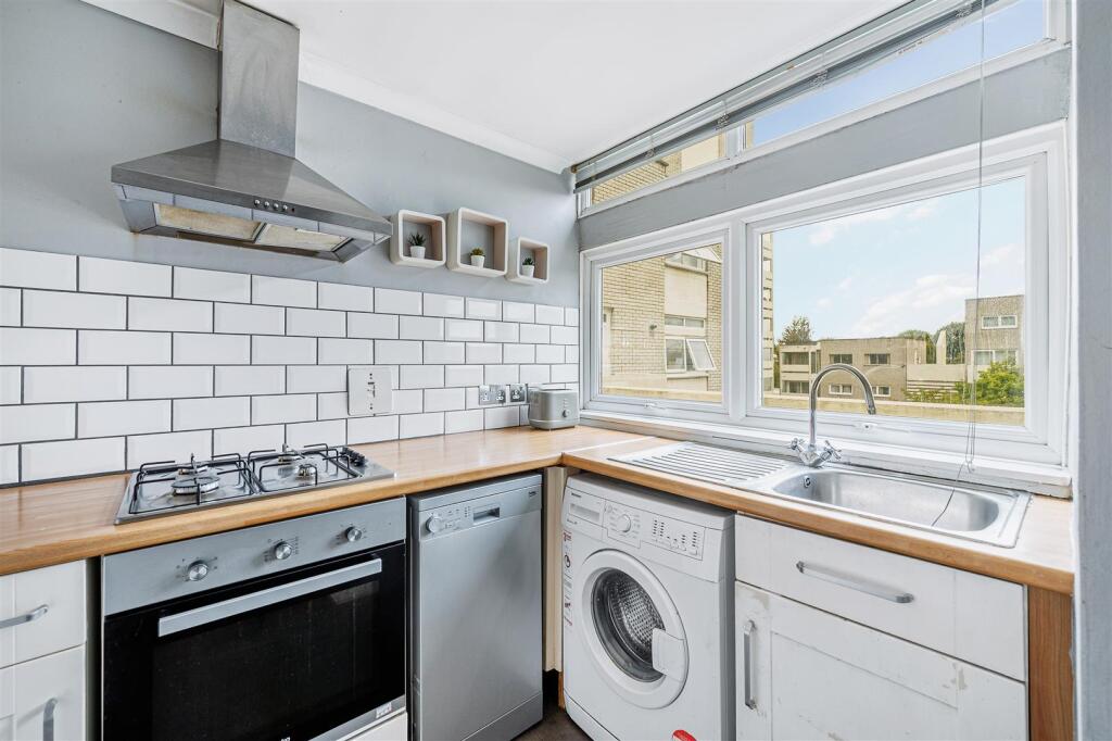 50 Bloomsbury Close-6.jpg