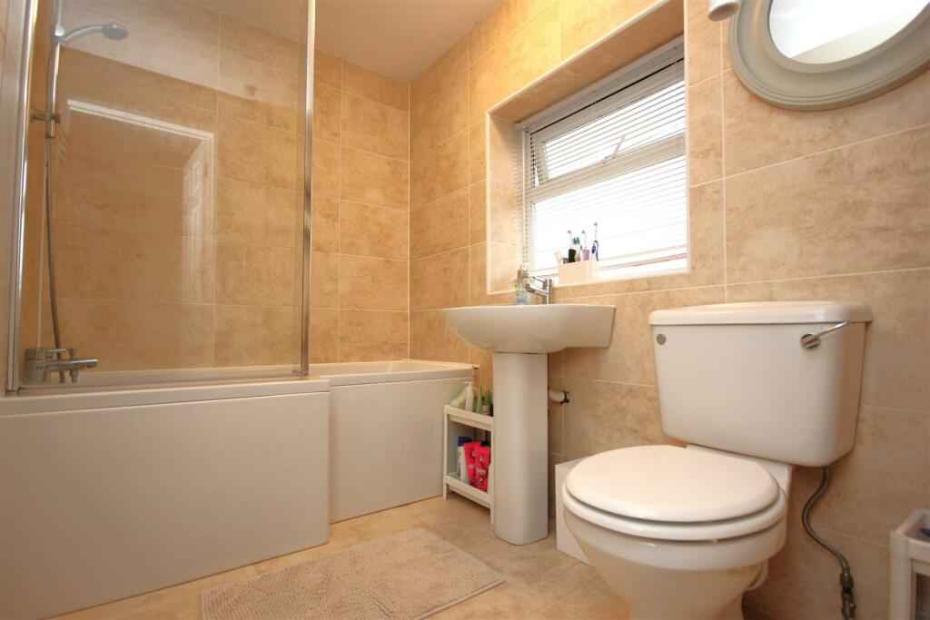 Family Bathroom.JPG