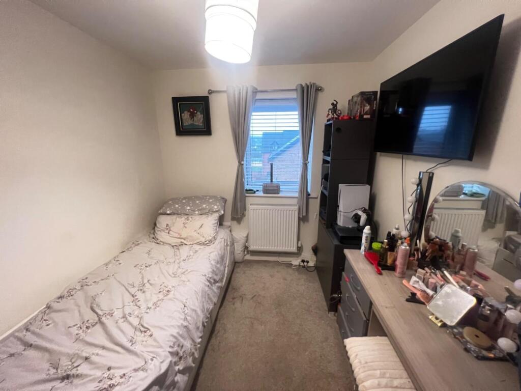 2nd bedroom