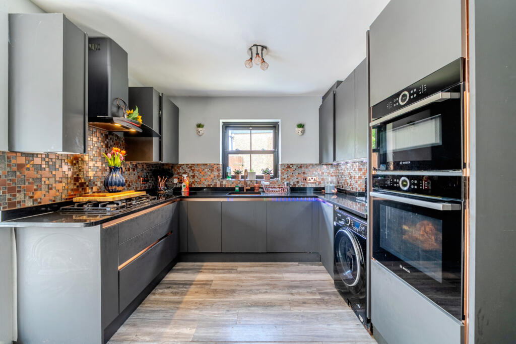 1297207-25-682b69...