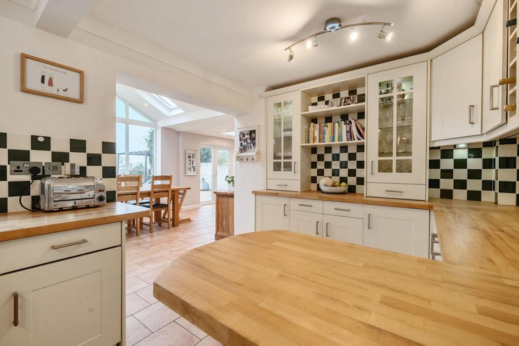 Kitchen/B'fast Room