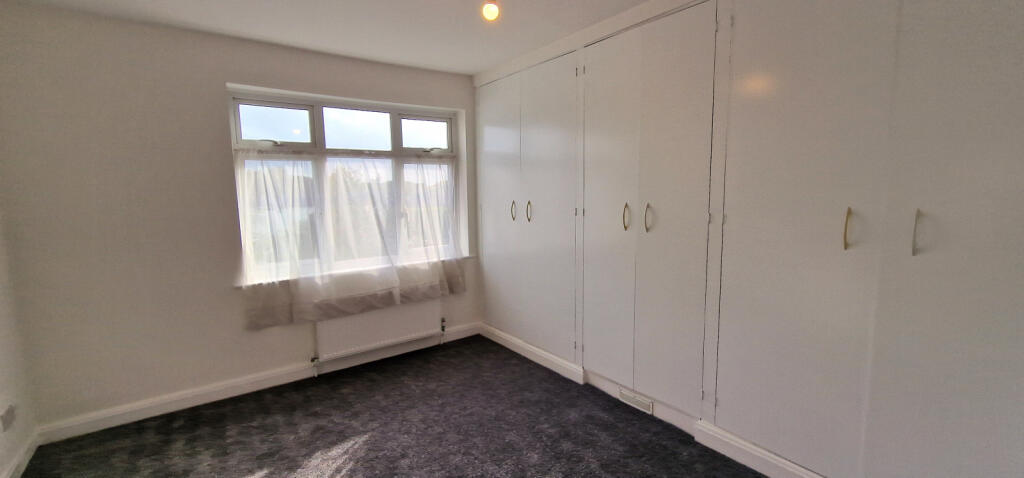 FRONT BEDROOM (2)