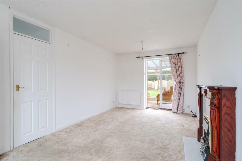 Living Room-2.jpg