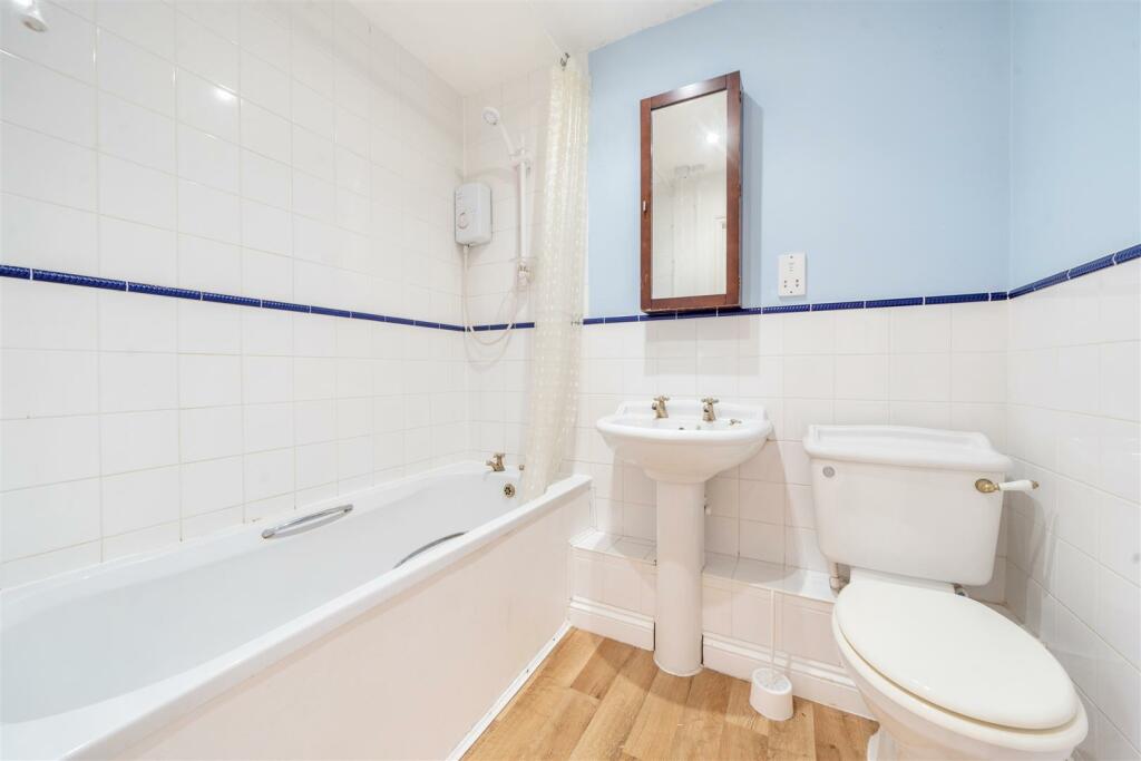 Tom Madx Bathroom.jpg