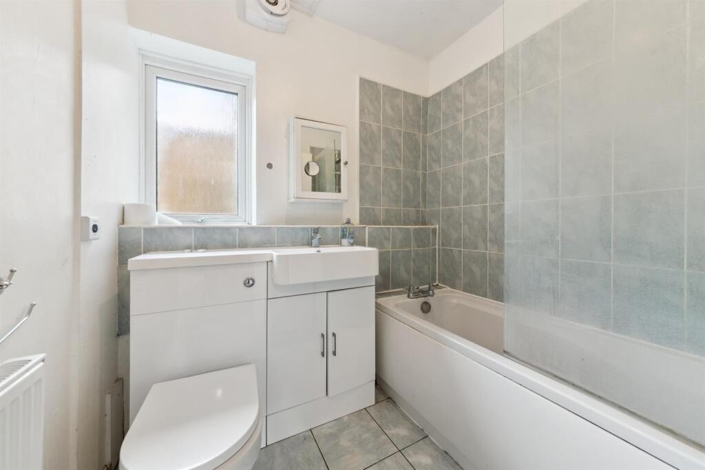 Flat 1, Holly Court, 59 Cavendish Road, SW19 2EY-2