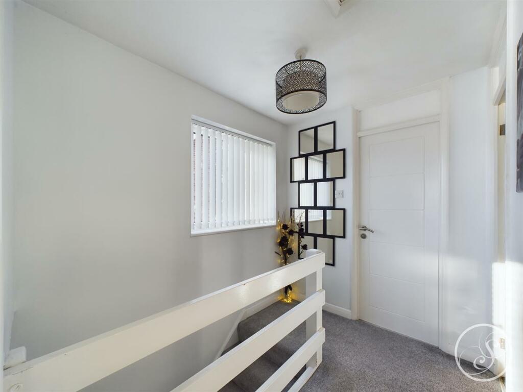 FIRST FLOOR LANDING