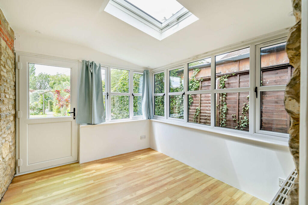 8650728-interior0...