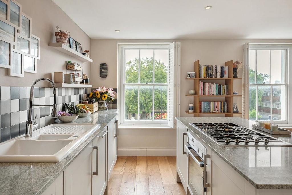 Kitchen (3).jpg
