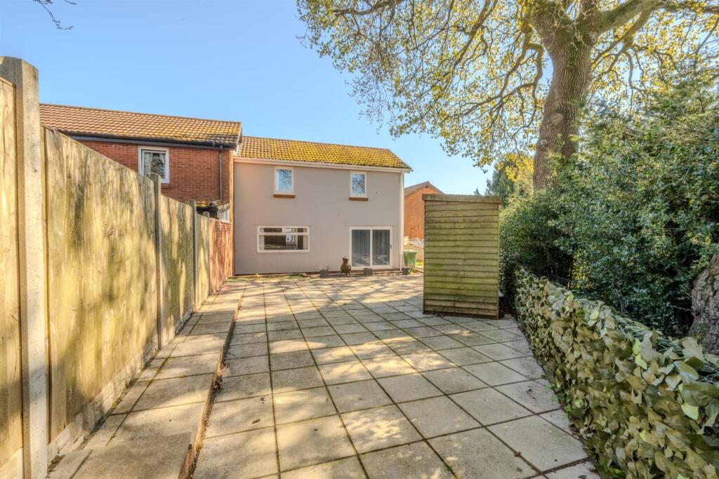 11 Greenfield Close-21.jpg