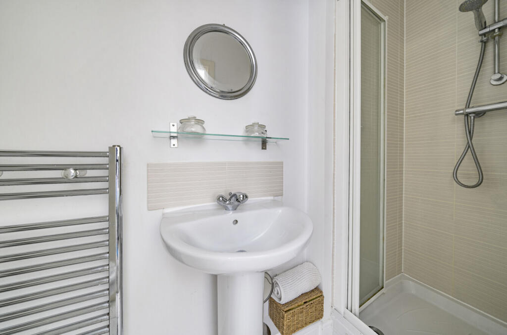 1371988-6-68f8df2...