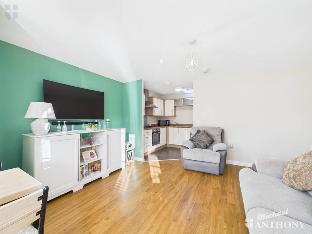 CAM03218G0-PR0830-STILL014-thumbnail-h750-70