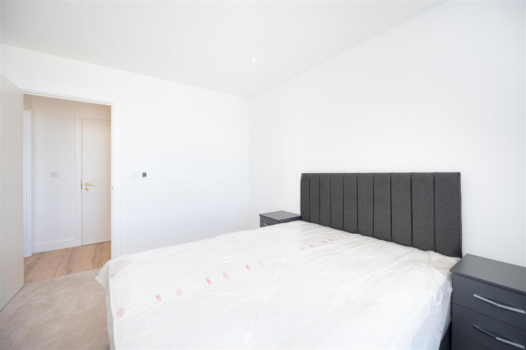 Bedroom     .jpg