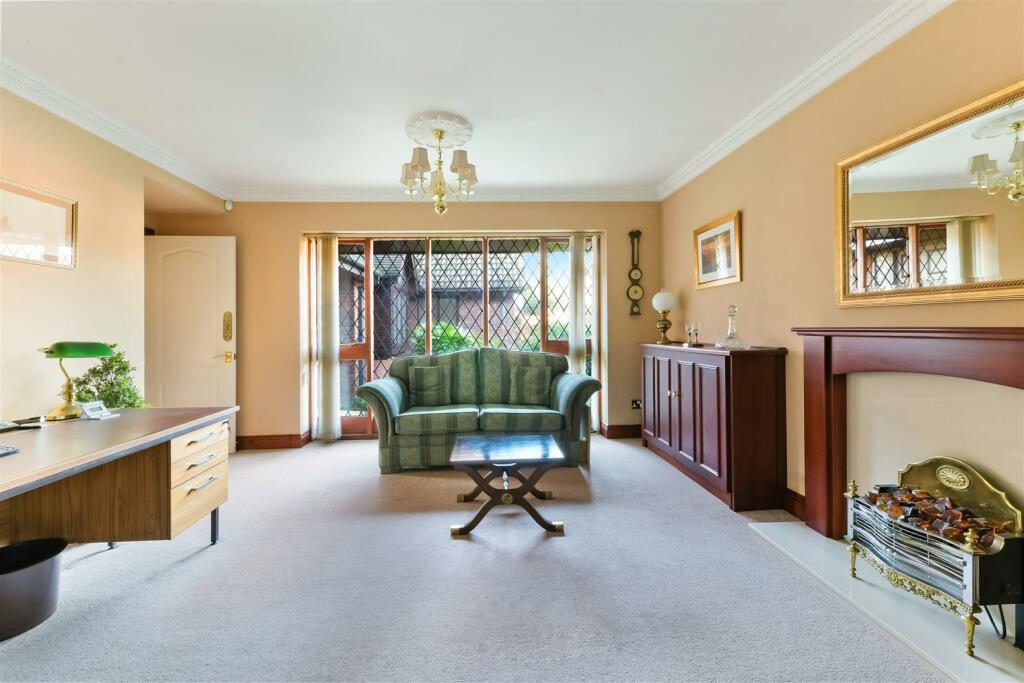 ACORN GROVE, 9 INTERNALS- (12).jpg