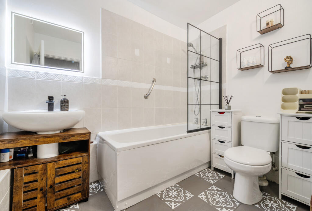 1393507-18-694152...