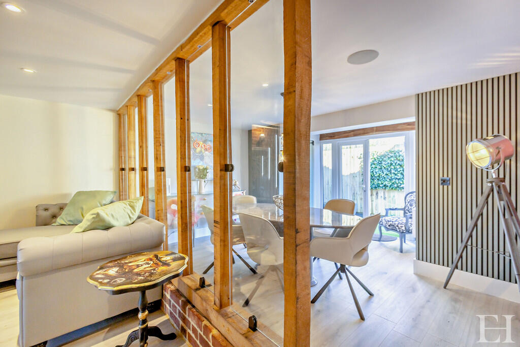8638920-interiorW...
