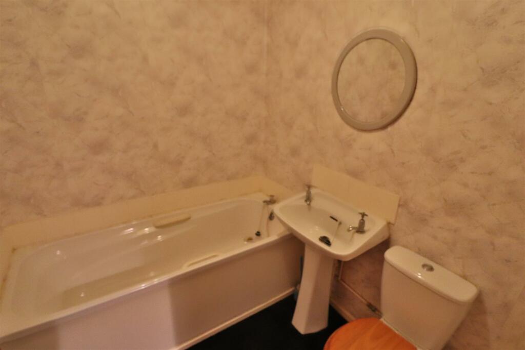 BATHROOM/W.C
