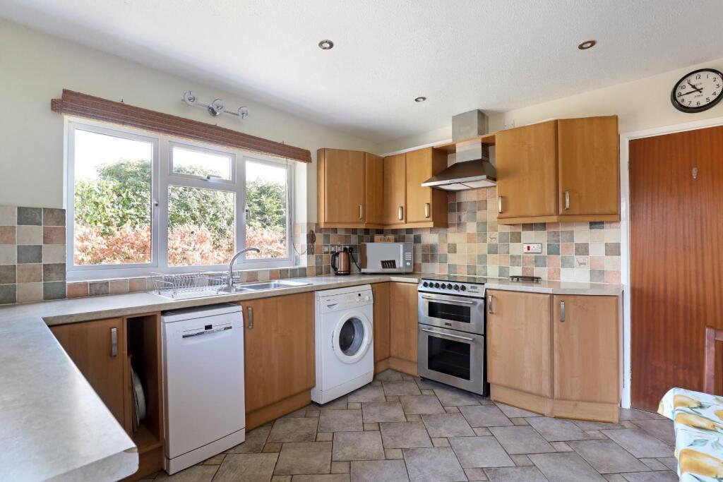 Kitchen 2.jpg